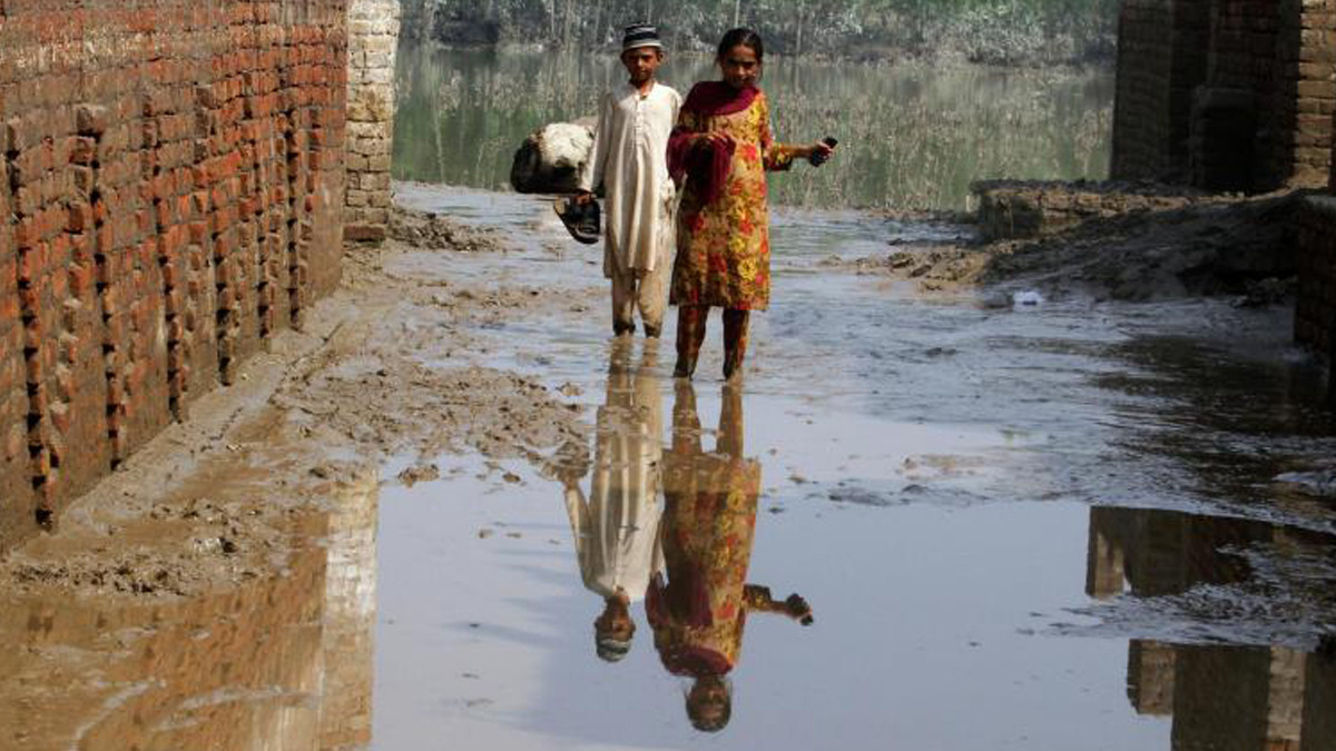 Waterborne diseases spread among flood victims in Pakistan